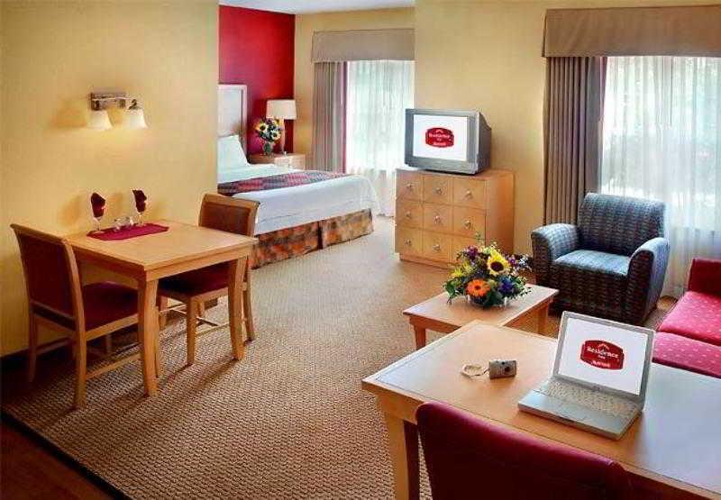 At Gateway Center Hotel