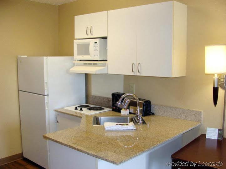 Extended America - - Raritan Center Hotel