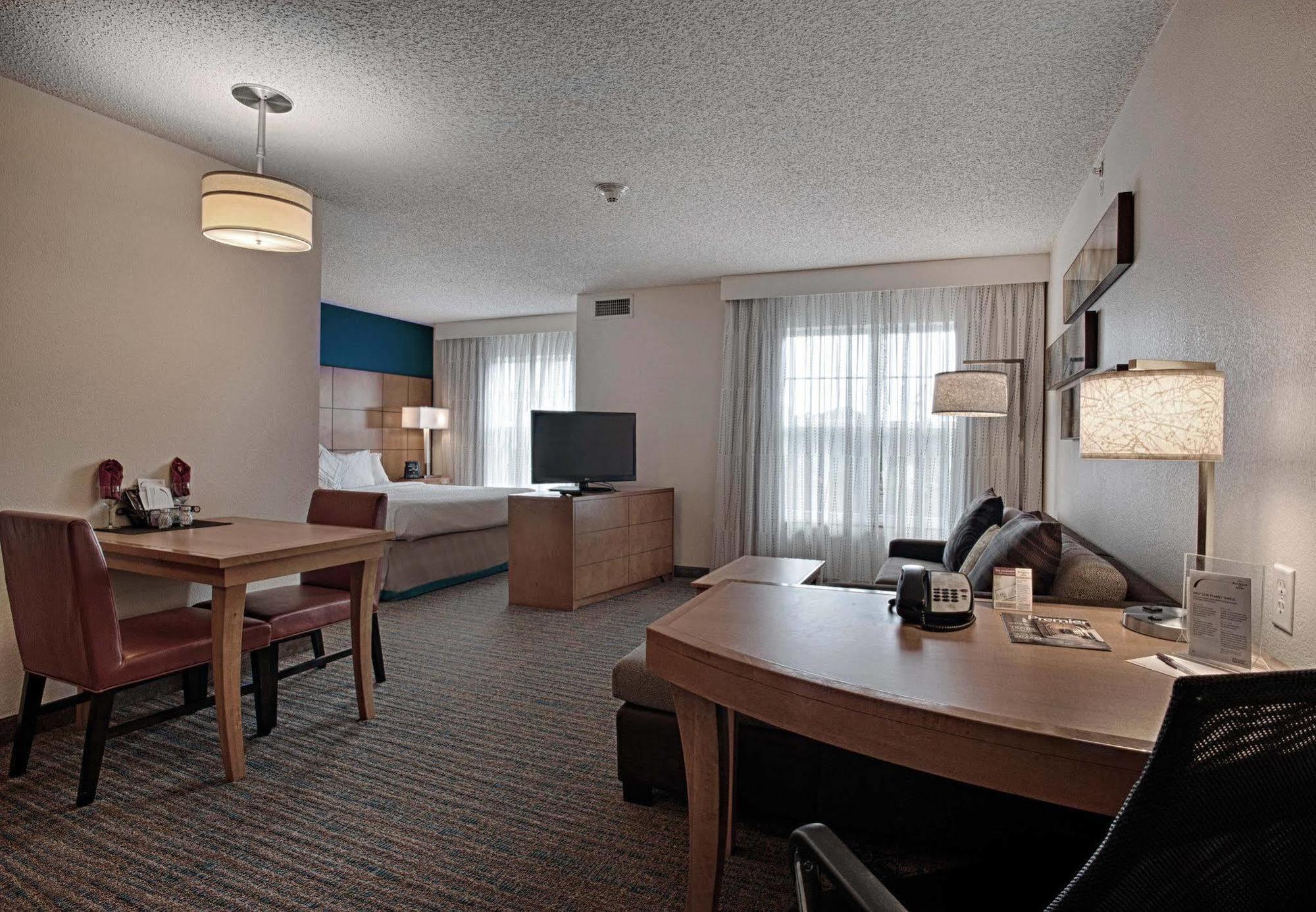By Marriott Atlantic Airport Hotel