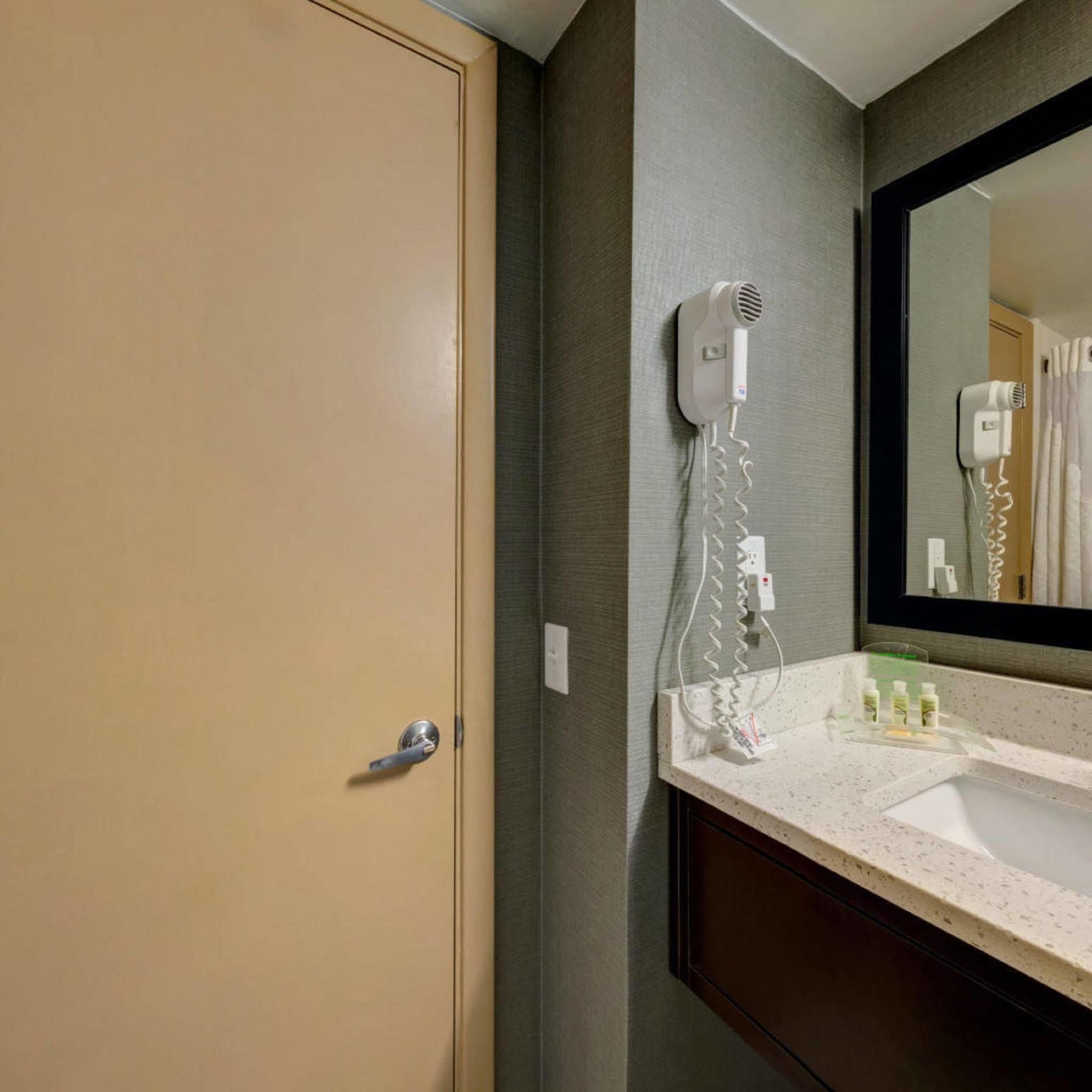 By Ihg