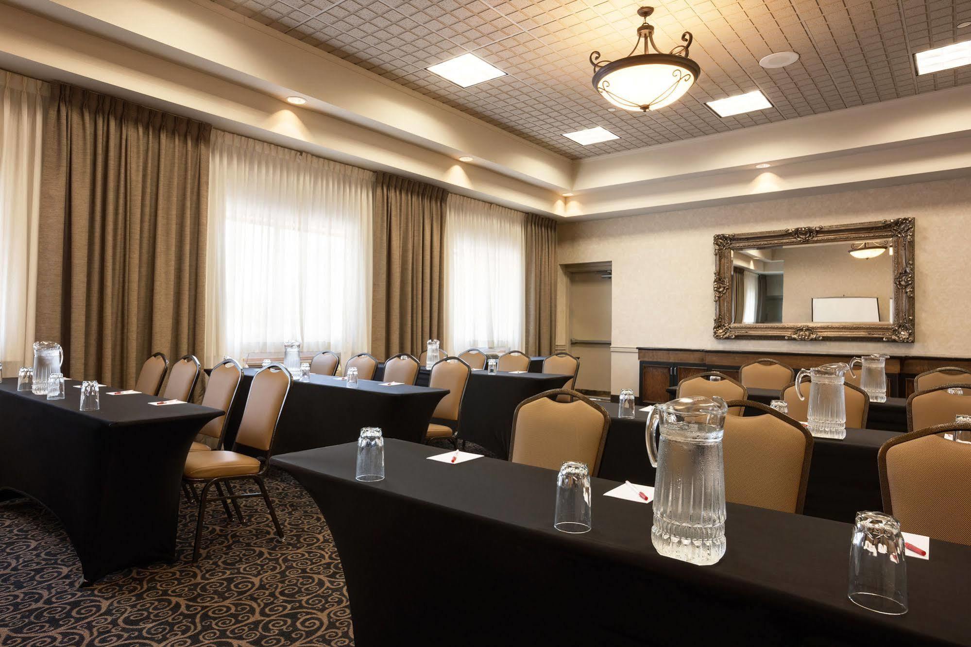 Ramada By Wyndham Hotel Toms River
