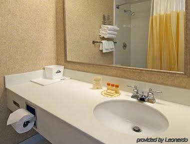 Days By Wyndham Atlantic Oceanfront-boardwalk Hotel