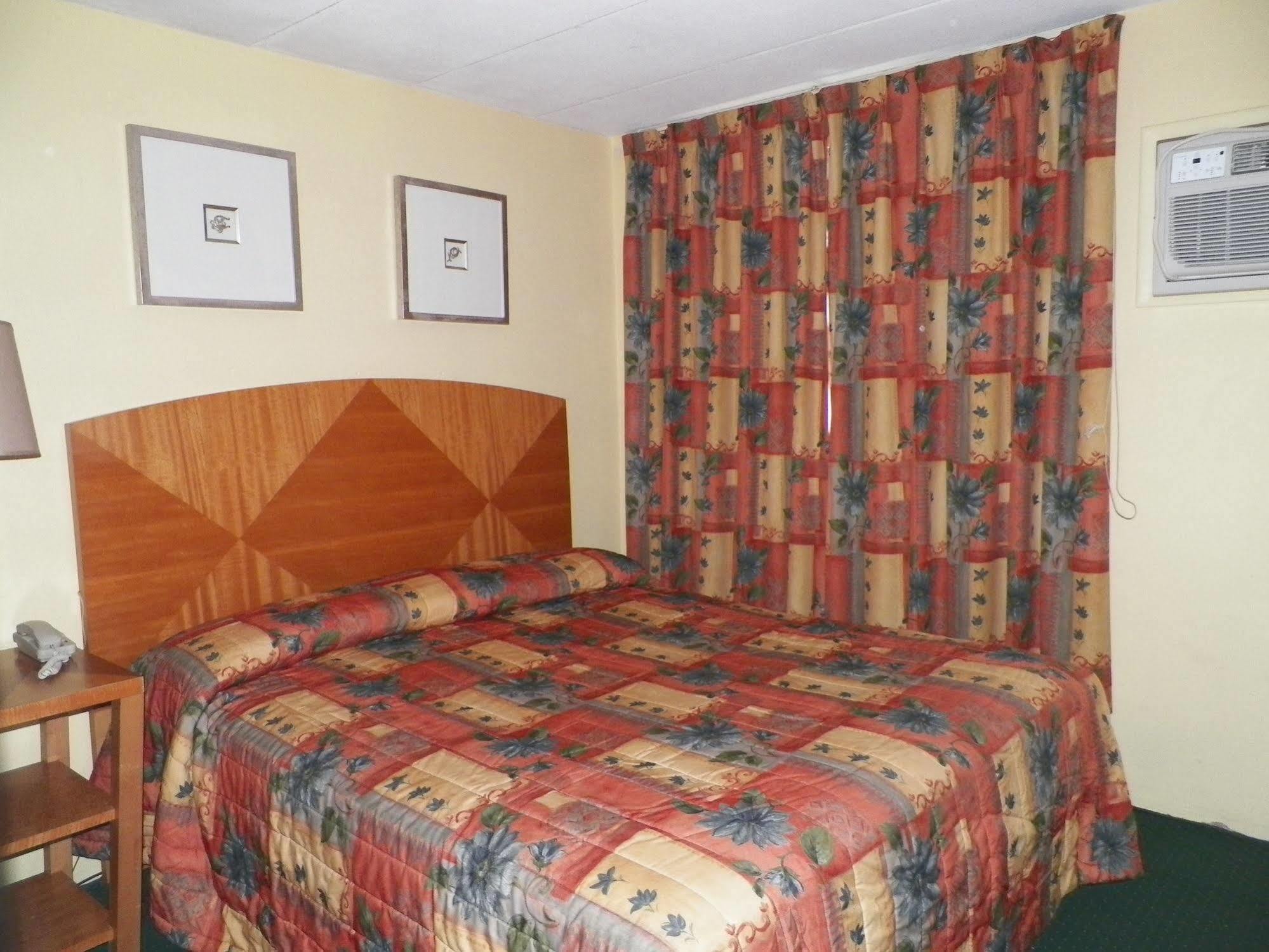 Royal Canadian Motel 3*