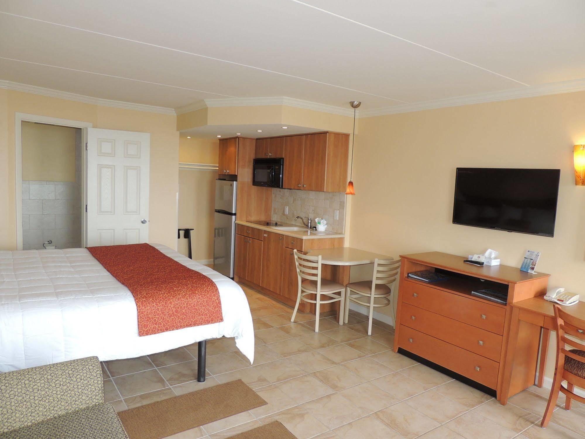 Fleur De Lis Motel