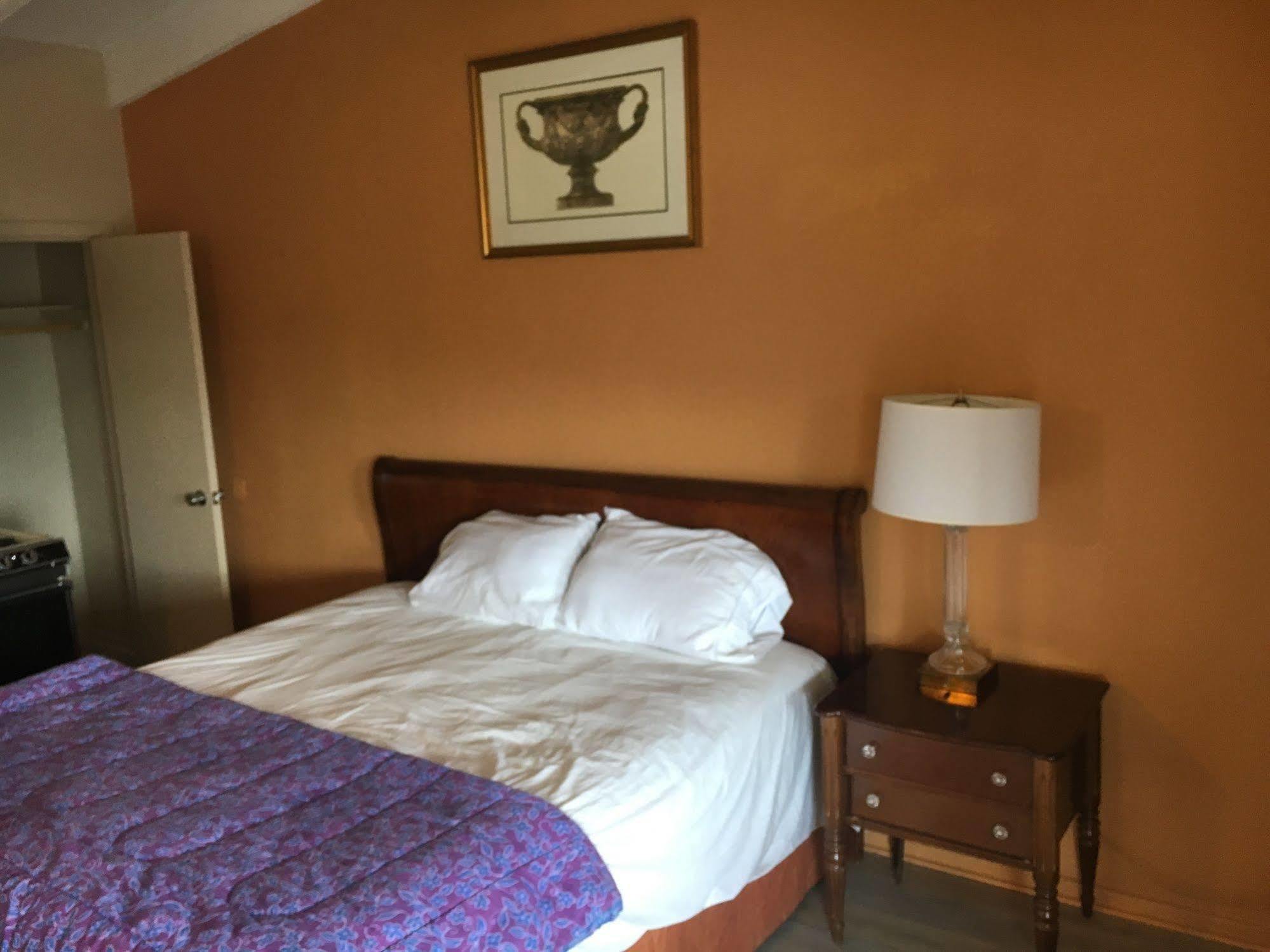 Inn Pelican &