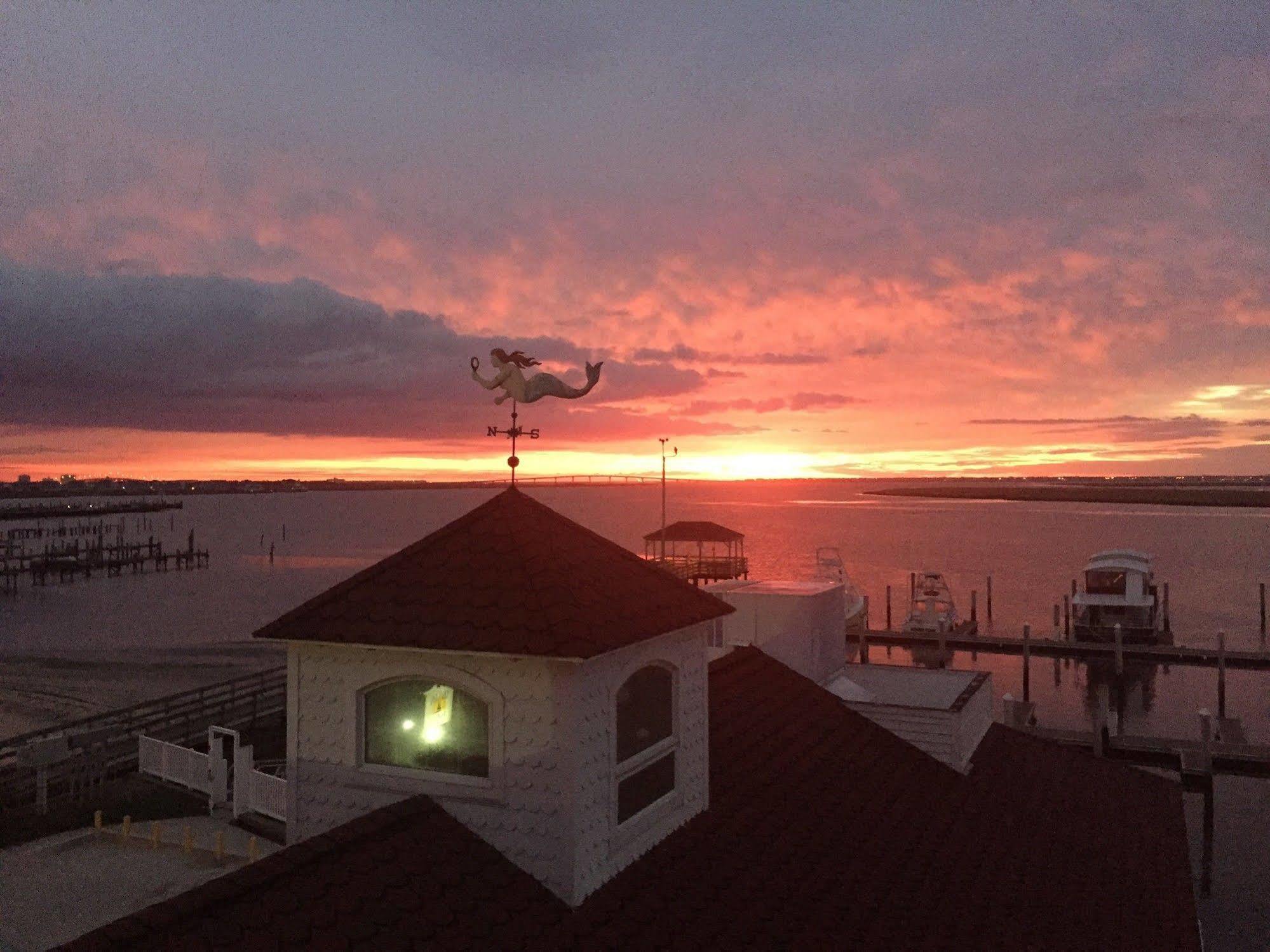 Tavern On The Bay - Frank Sinatra Hotel