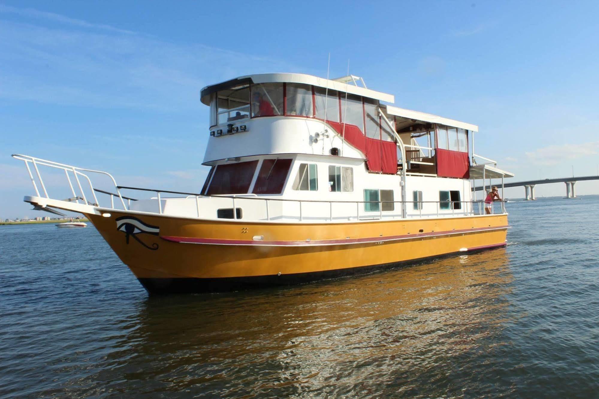 Hotel Tavern On The Bay - Frank Sinatra