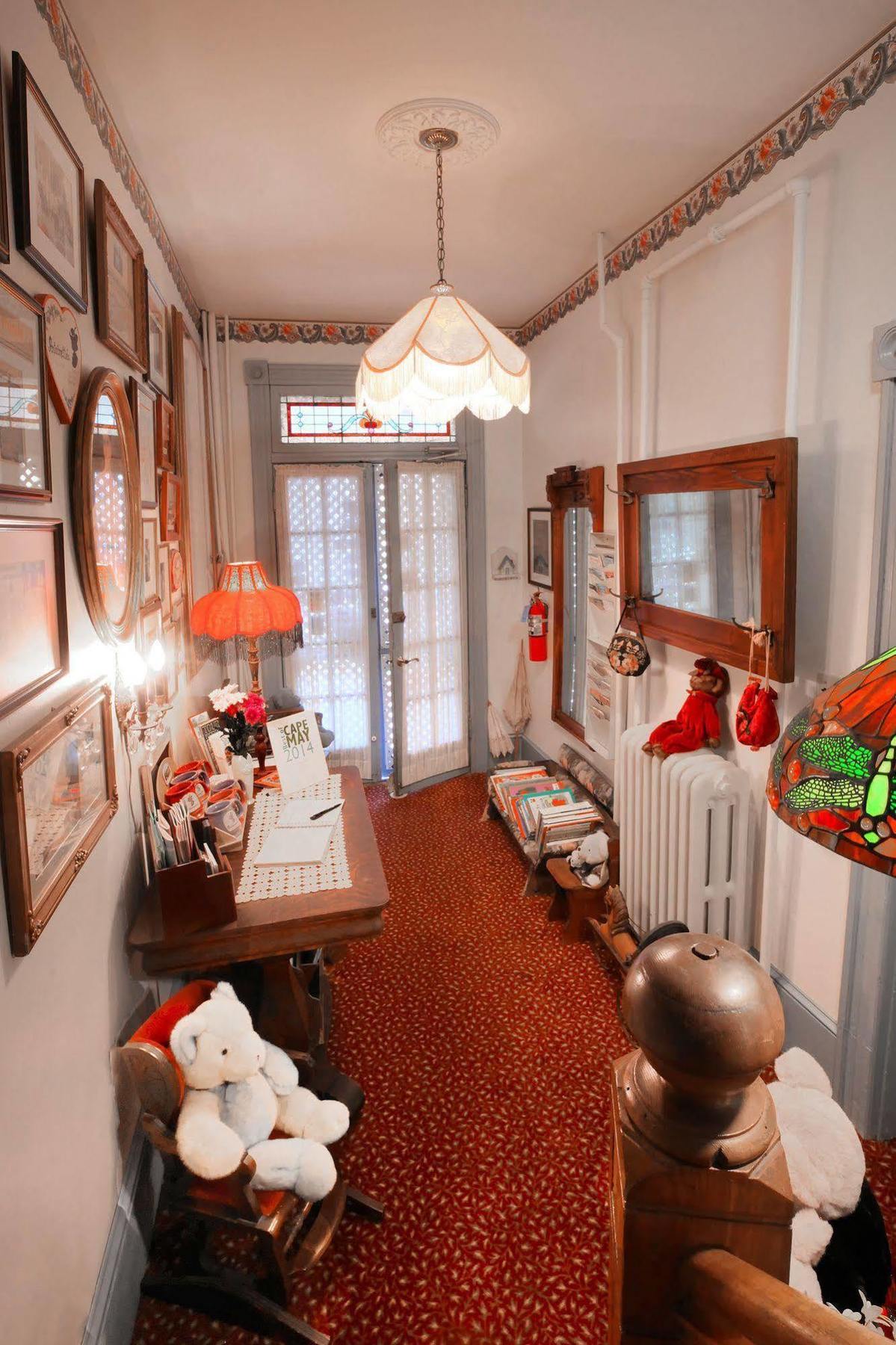 Antoinette's & Guest house