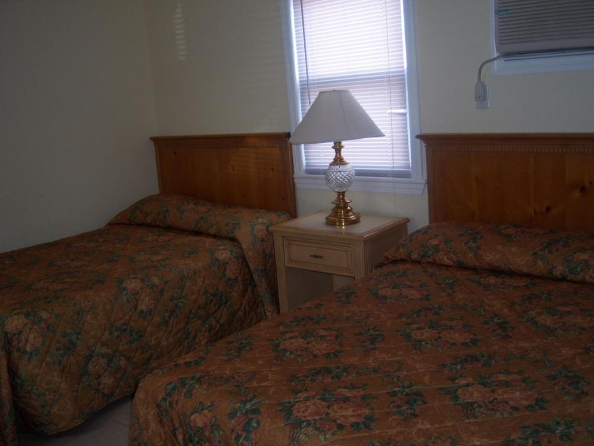 Desert Palm Motel 2*