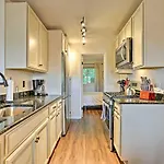 Vernon Condo With Deck, Near Appalachian Trail!