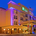 Holiday Inn Express Woodbridge By Ihg
