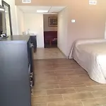 Cozy Crest Motel