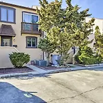 Family-Friendly Wildwood Townhome About 3 Mi To Beach