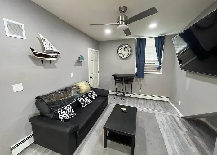 2 Bedroom Apartment Near Airport