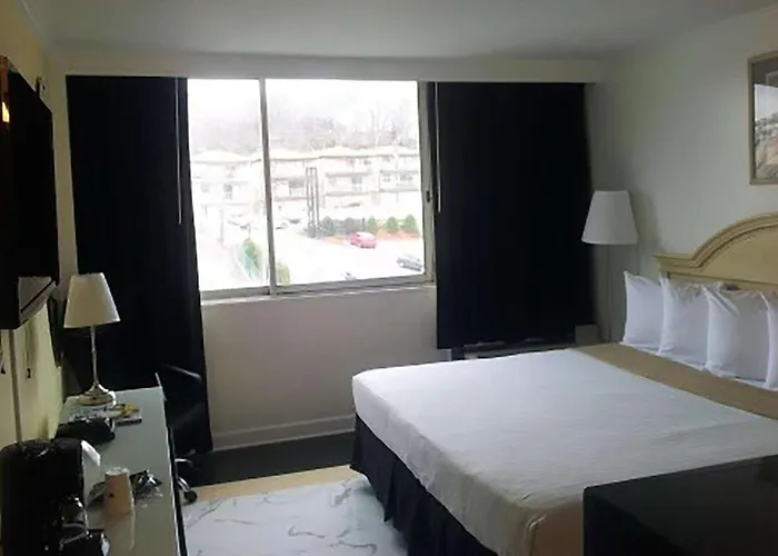 Ramada By Wyndham North Bergen