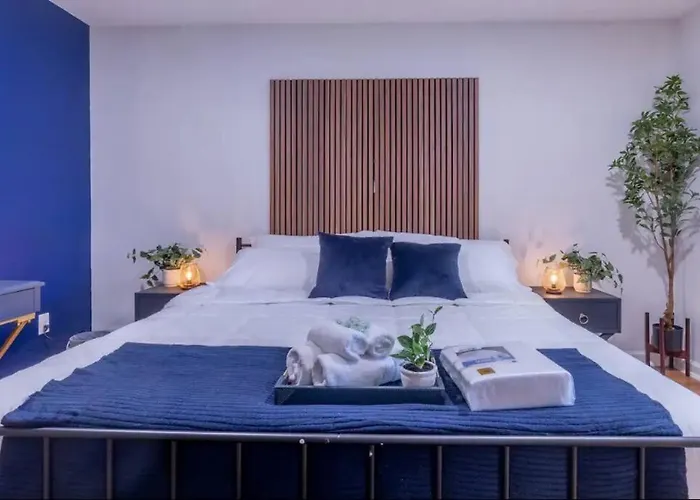 2 Deep Apts By American Dream, Sleeps 8