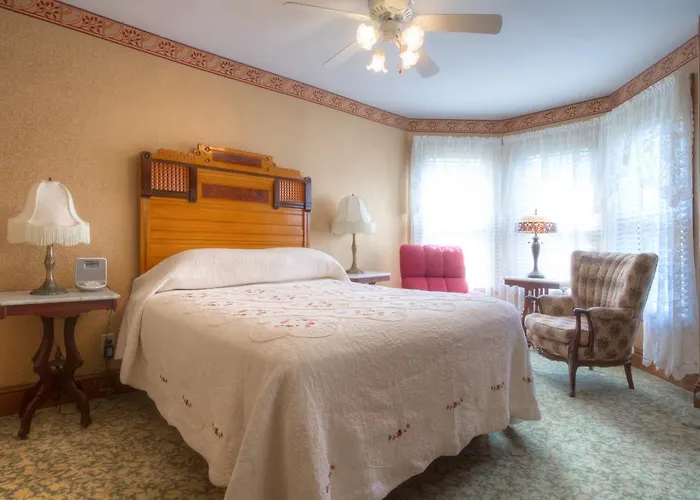 Albert Stevens Inn