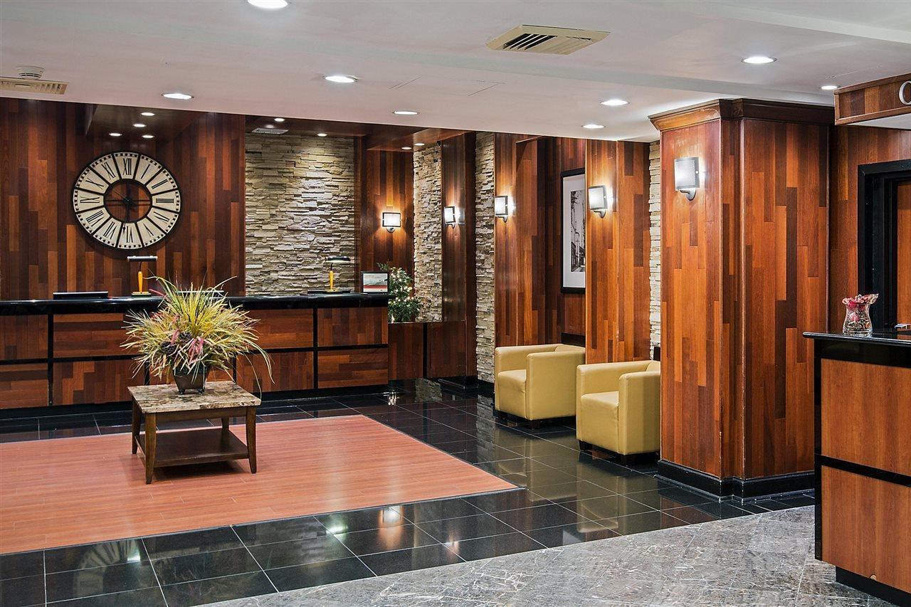 Crowne Plaza Newark Airport By Ihg 4*