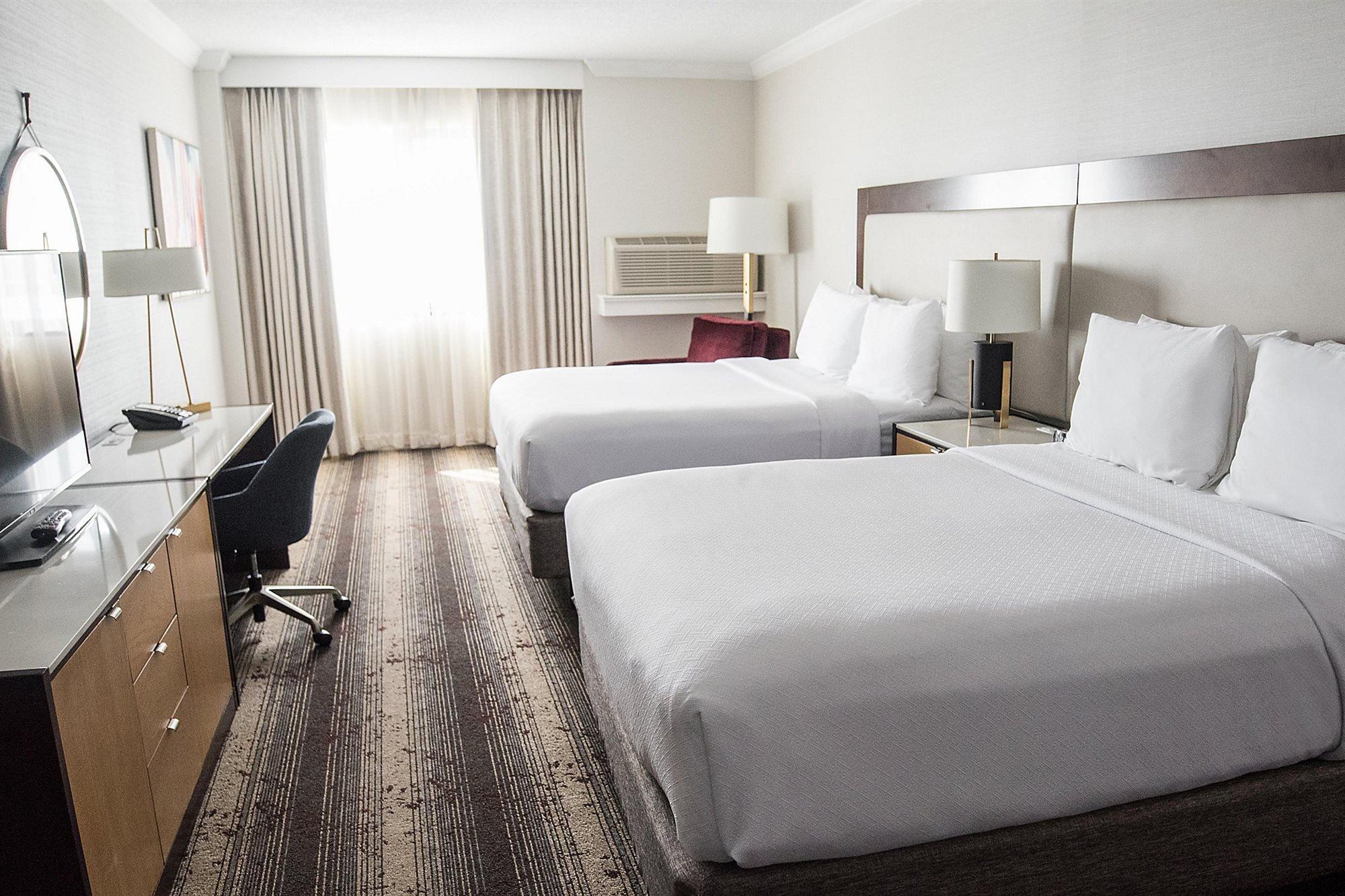 Crowne Plaza By Ihg Hotel 4*