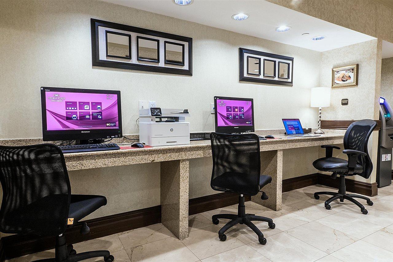 Crowne Plaza By Ihg Hotel