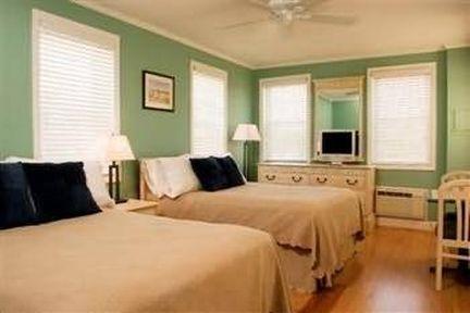 Surrey House 3*