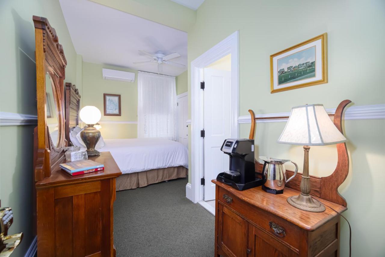 Bed & Breakfast Bedford