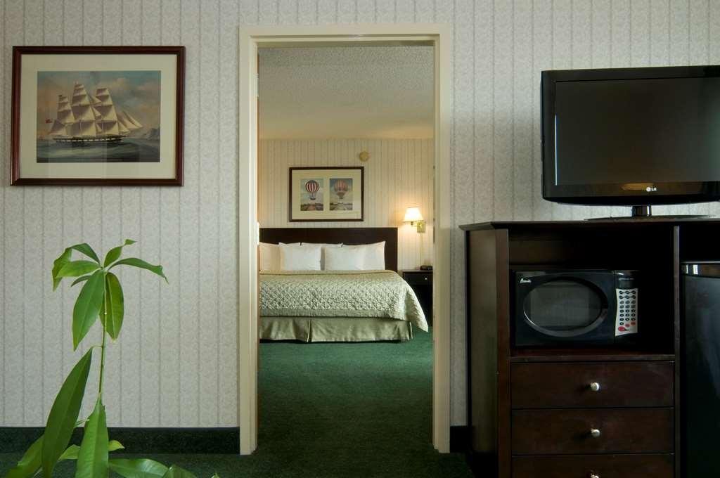 Meadowlands Plaza 3*