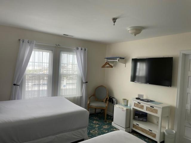 Inn Macomber