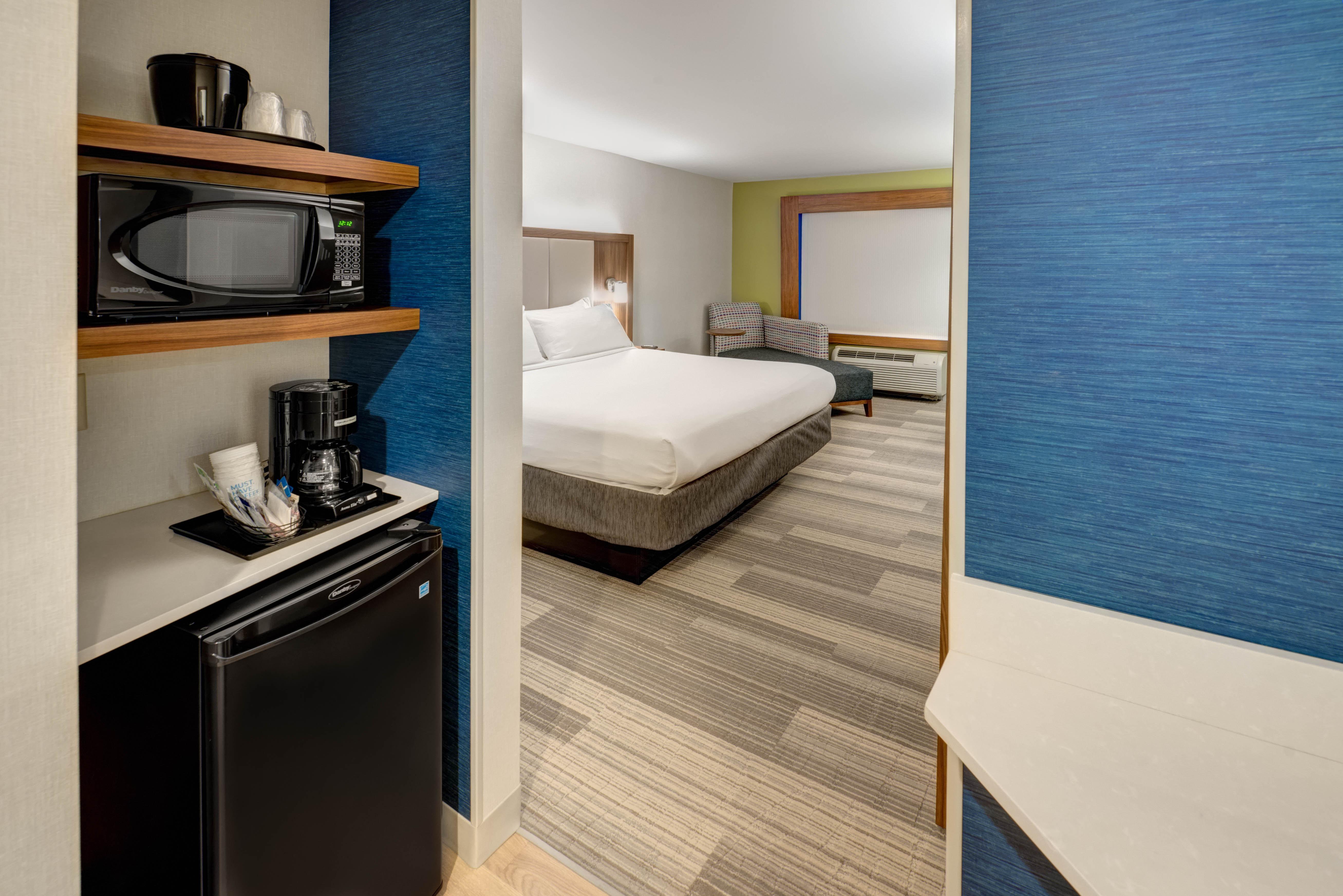 Express Woodbridge By Ihg Hotel
