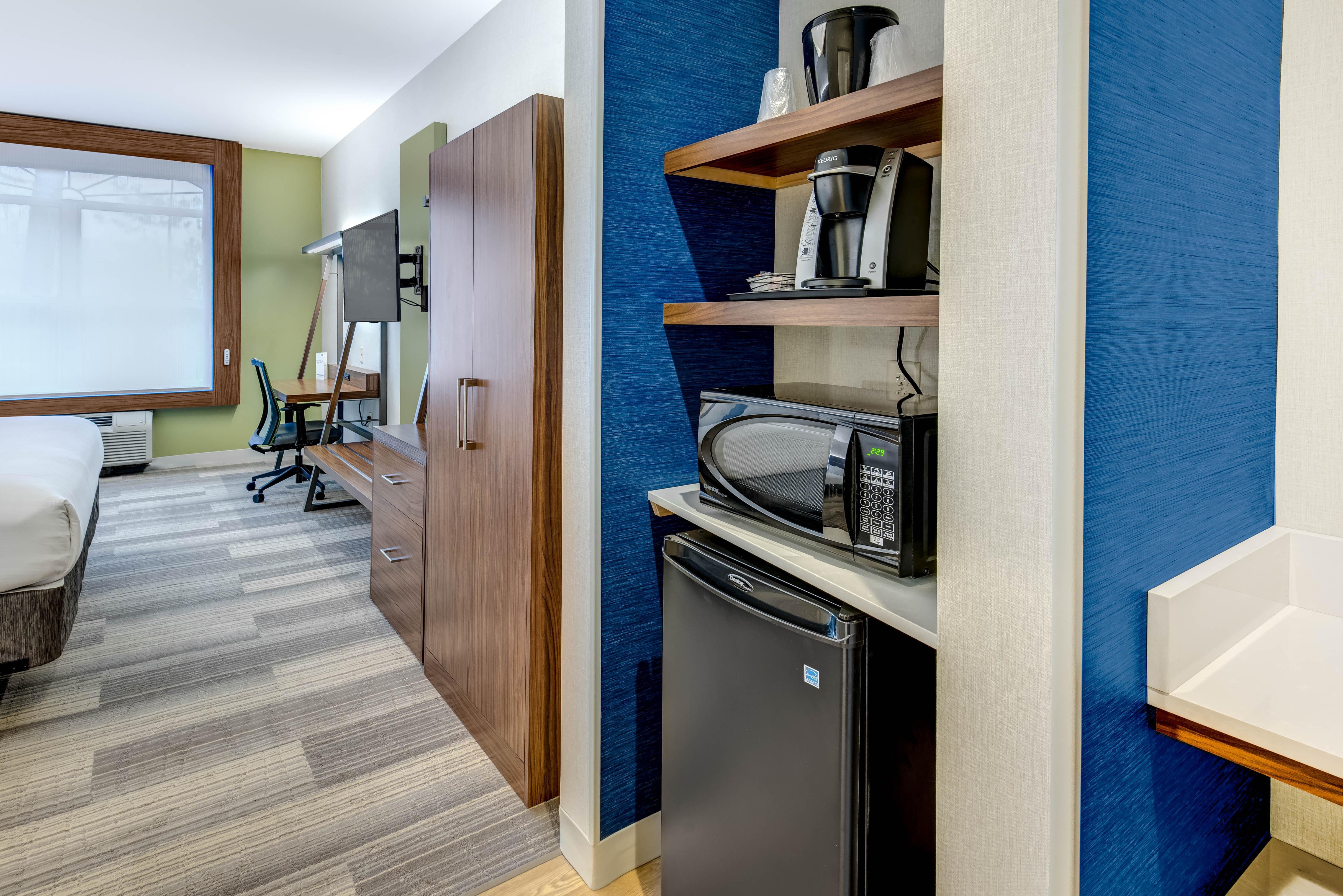 Express Woodbridge By Ihg Hotel 2*