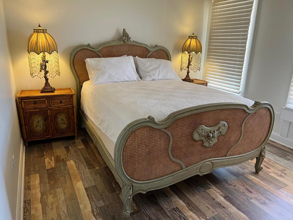 Elaine's Cape Boutique 3* Cape May
