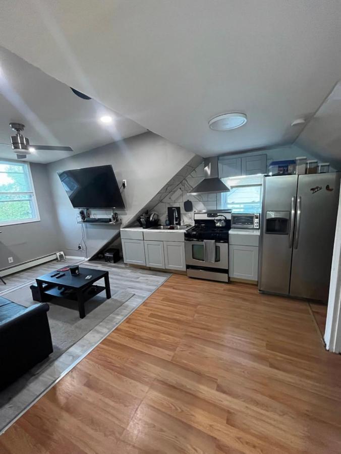 2 Bedroom Near Airport Apartamento Hillside