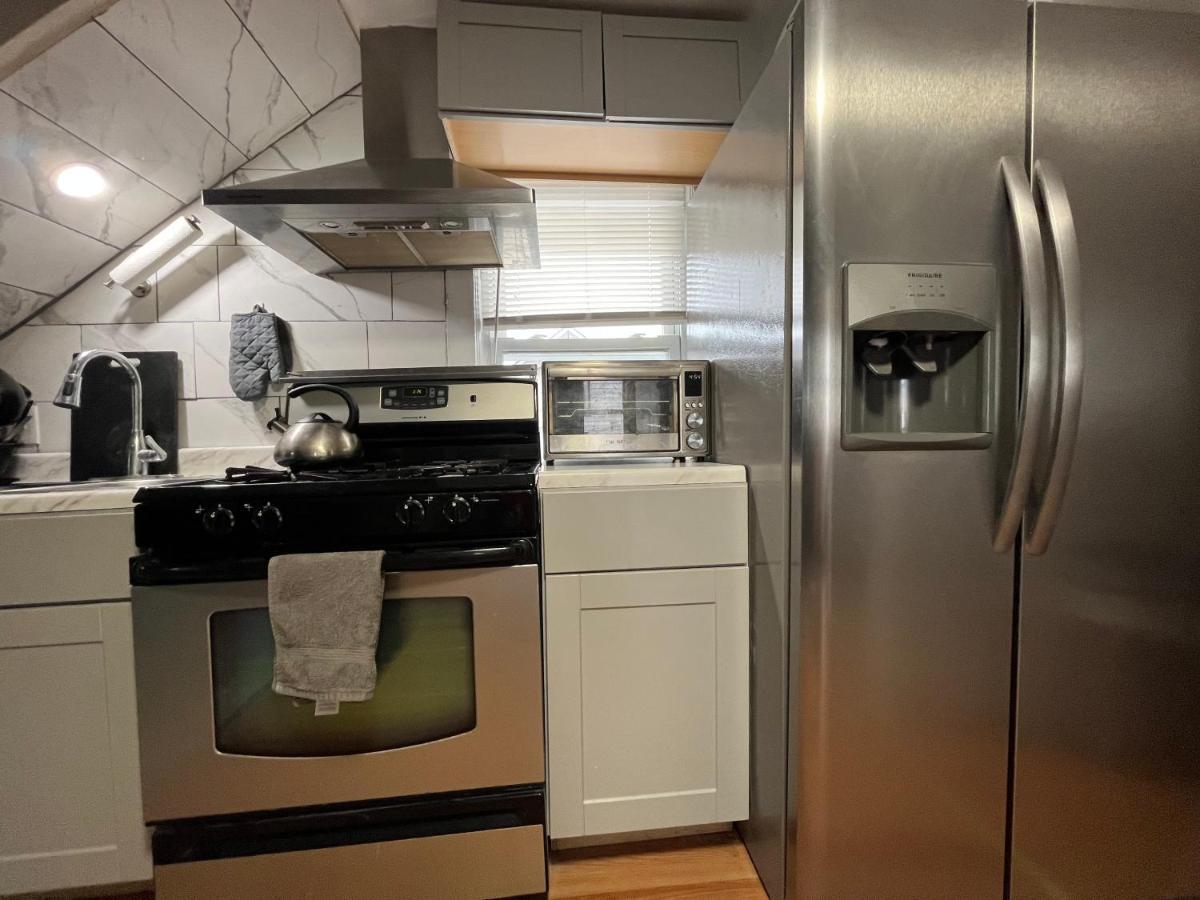 2 Bedroom Near Airport * Hillside