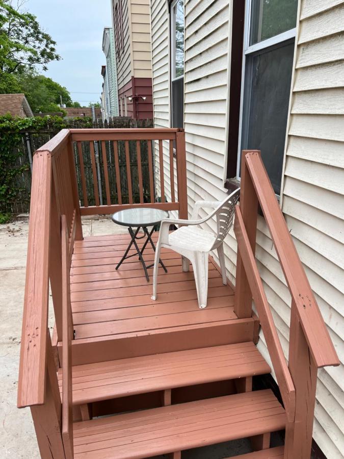 2 Bedroom Near Airport Hillside