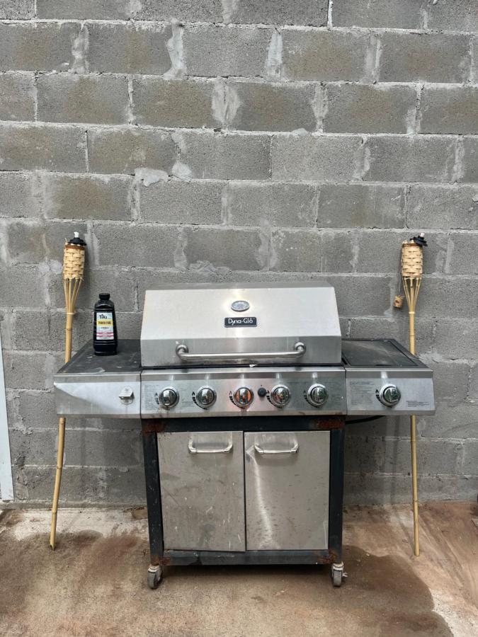 2 Bedroom Near Airport Hillside
