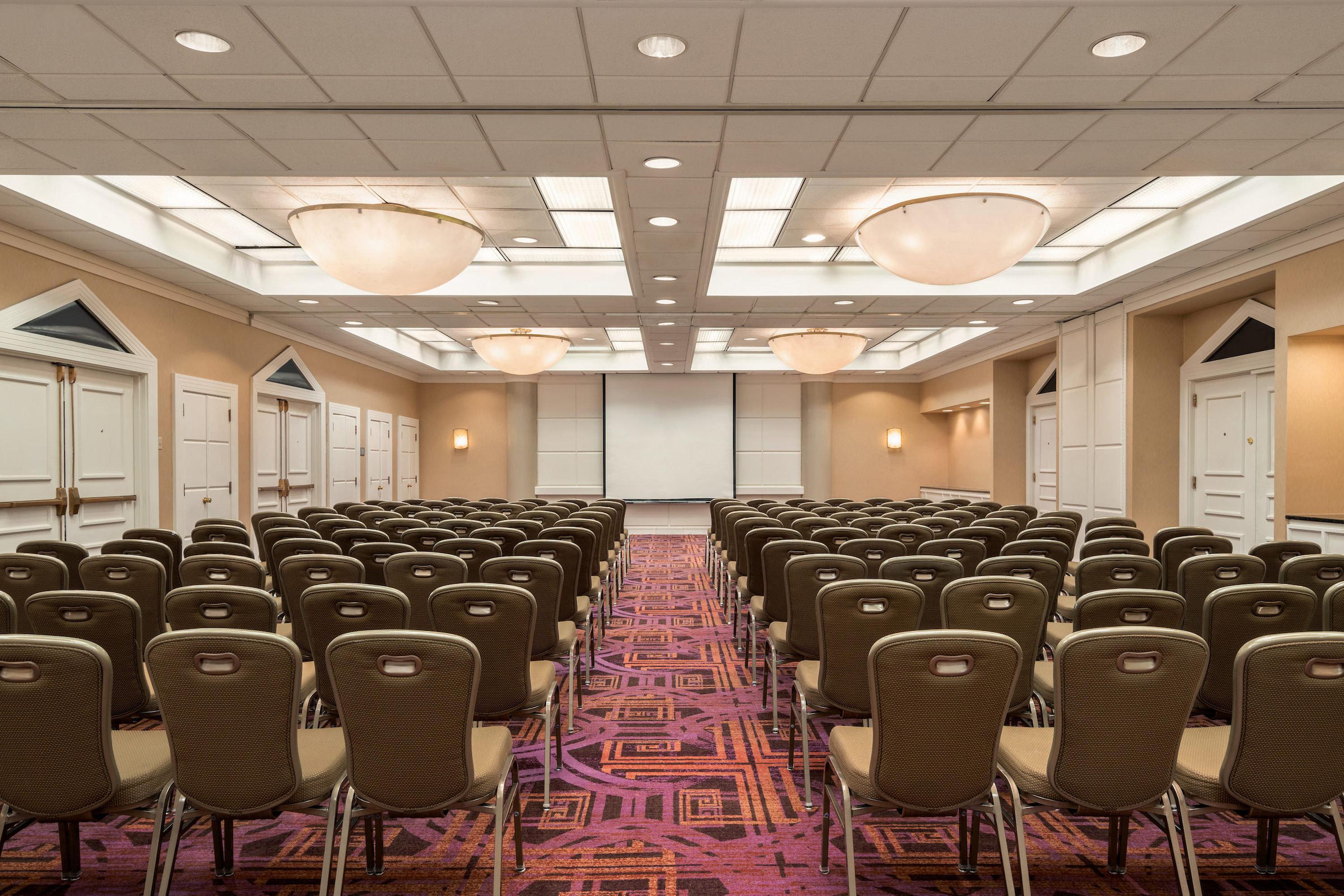 Crowne Plaza By Ihg 4*