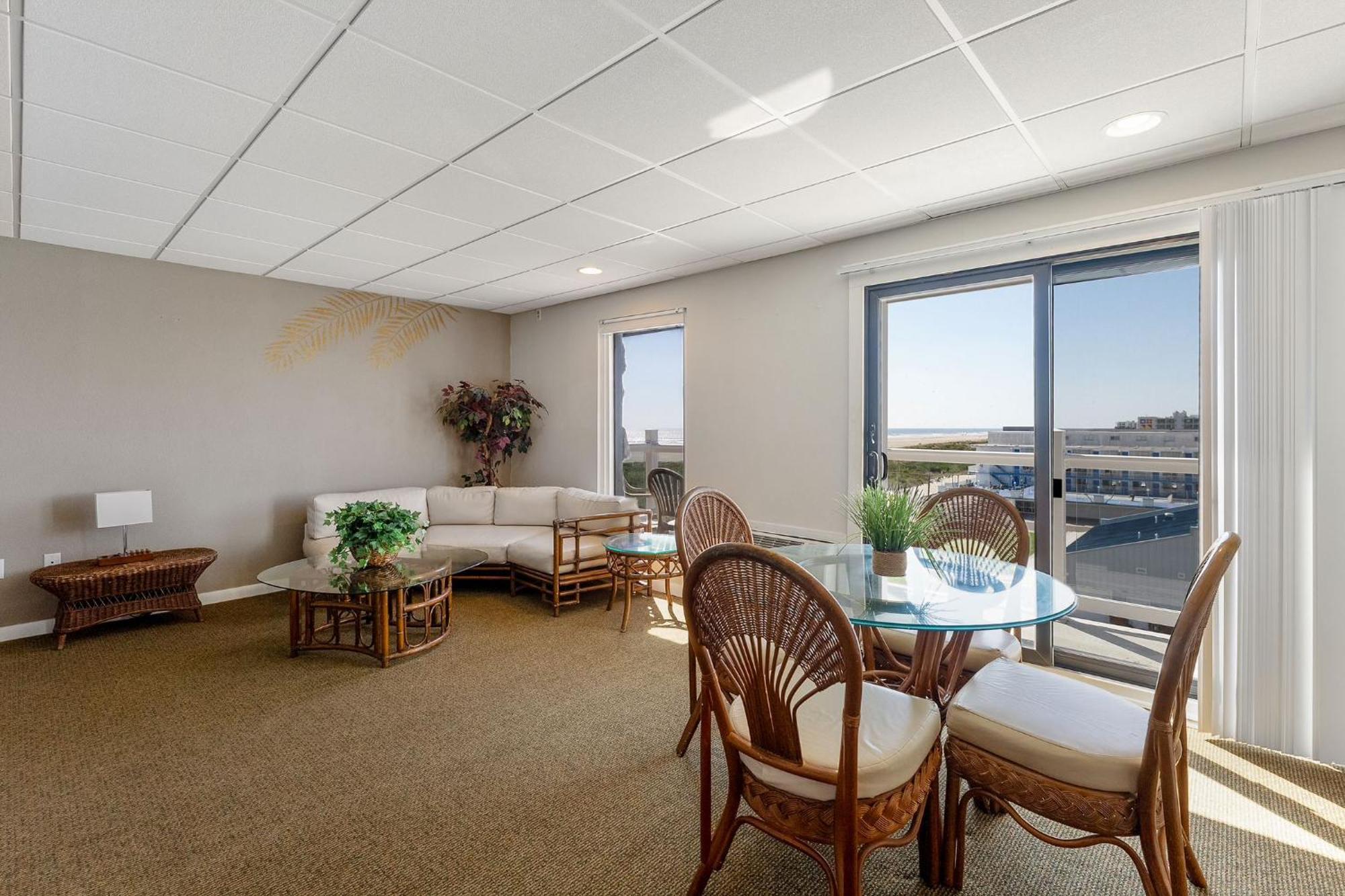 Waikiki Oceanfront 2*