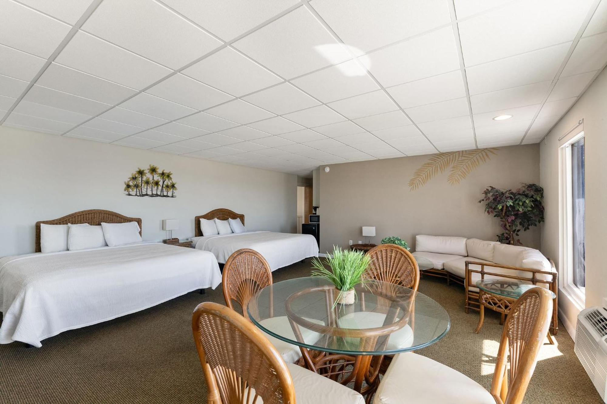 Waikiki Oceanfront Motel 2*