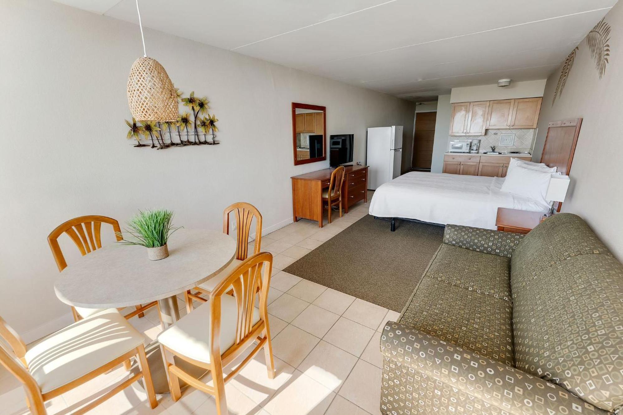 Waikiki Oceanfront Motel 2*