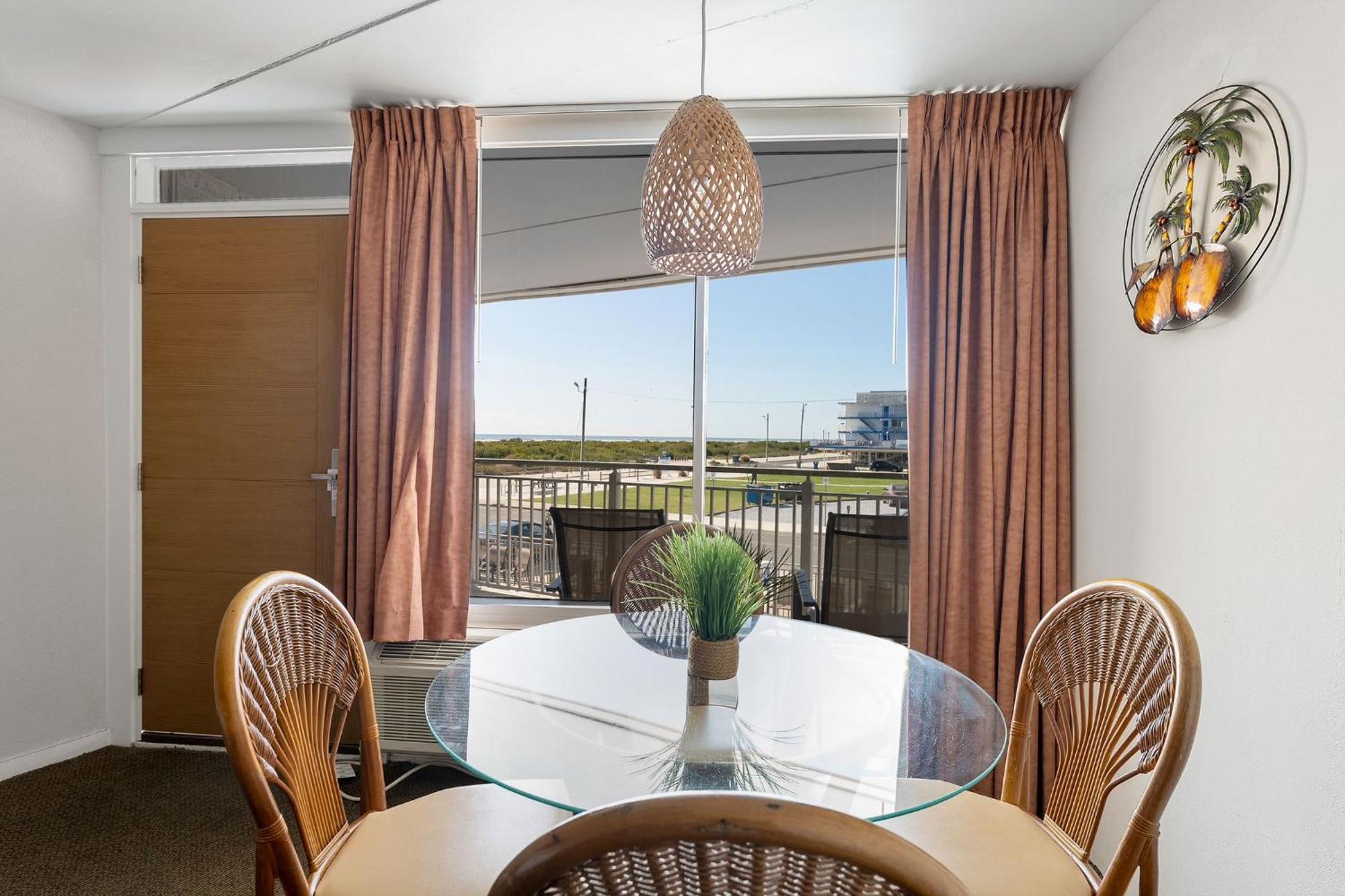 Waikiki Oceanfront Motel 2*