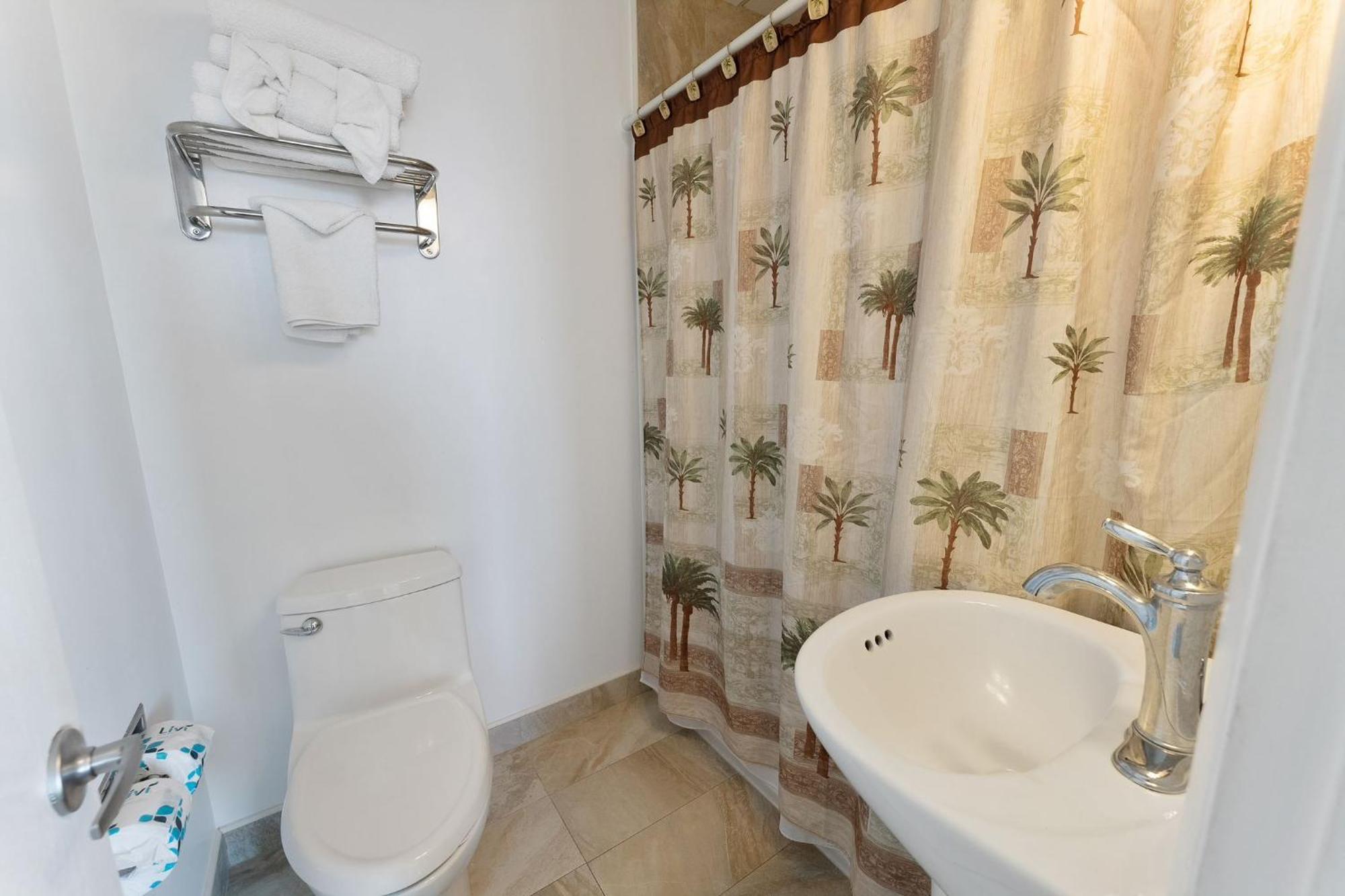 Waikiki Oceanfront Motel 2*