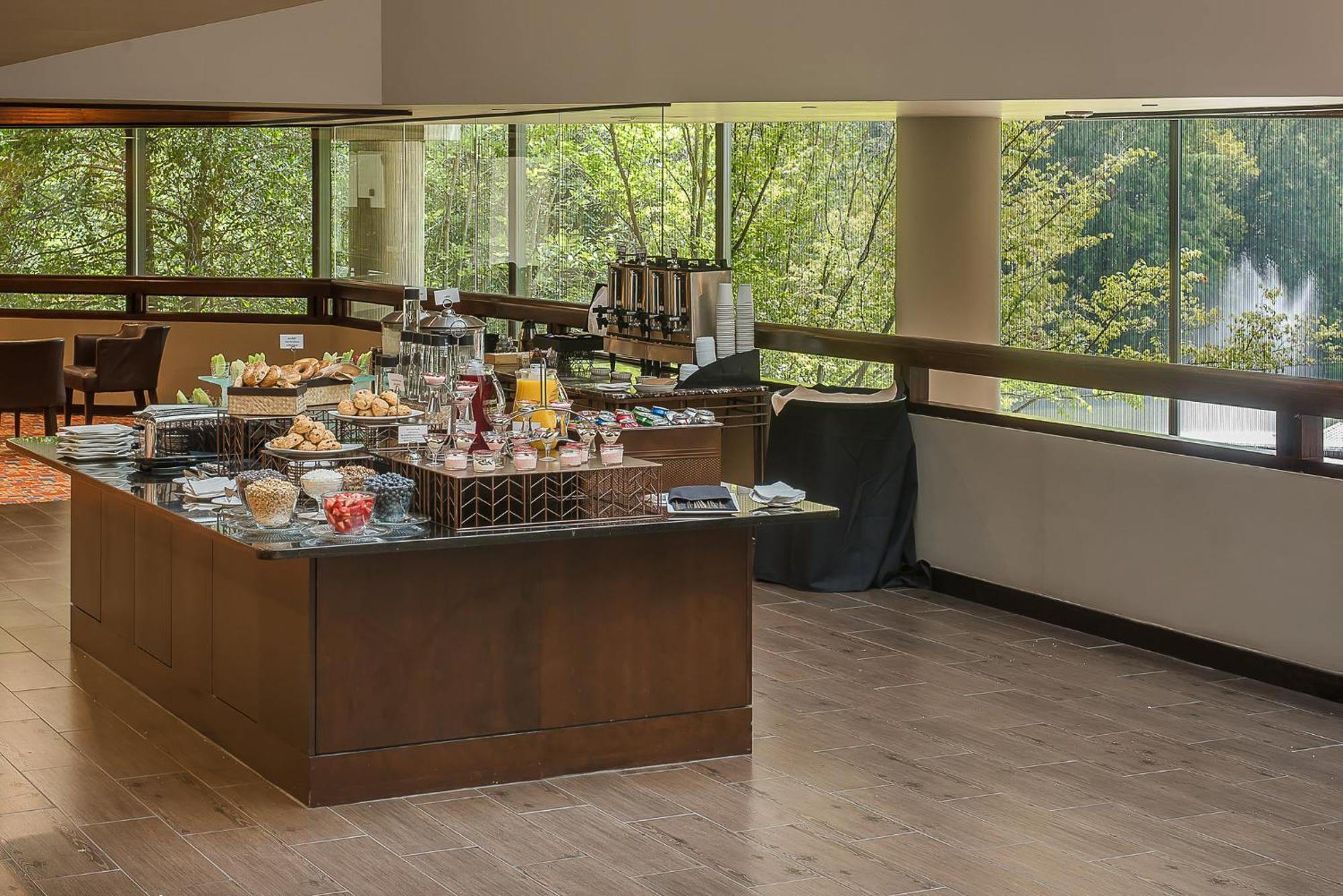 Hotel Crowne Plaza - Conference Center By Ihg 4*