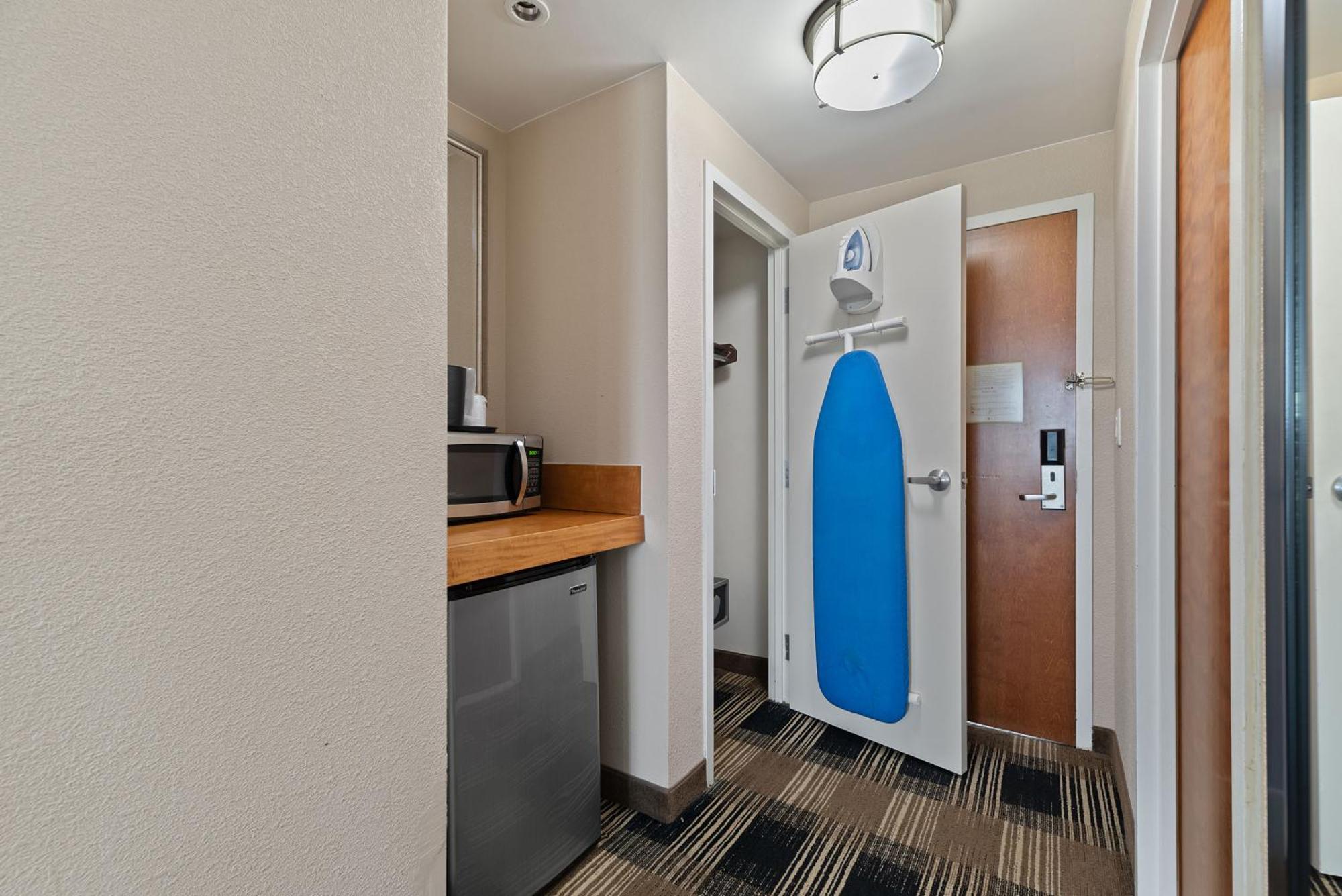 Executive Carteret