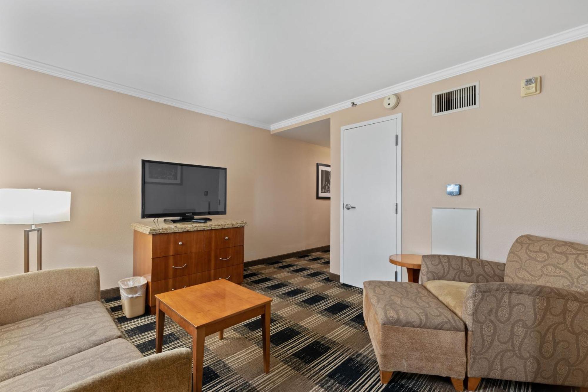 Executive Carteret