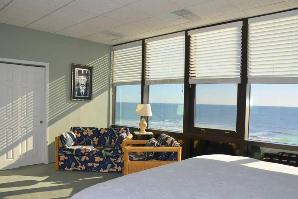 Stunning Ocean-front Penthouse 1800sf 3br 2ba 7bed At Regency Tower Holiday home