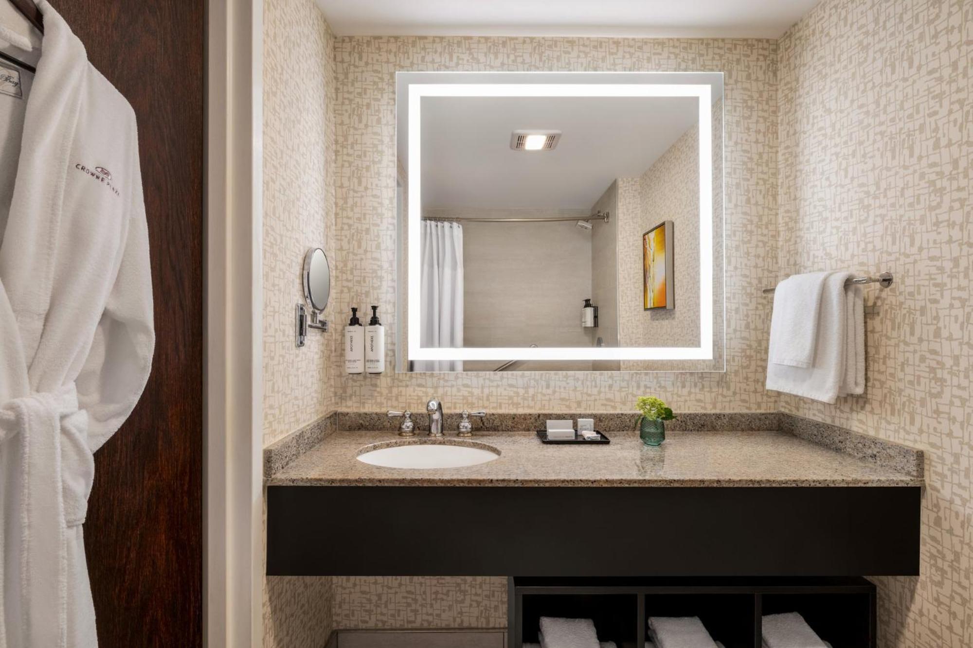 Crowne Plaza By Ihg Hotel 4*