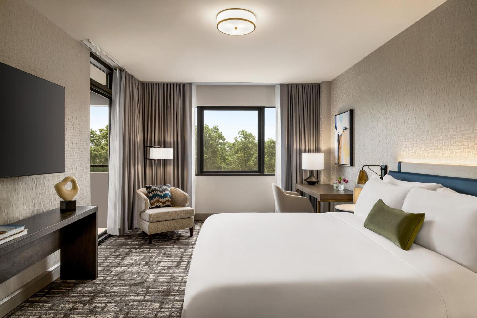 Crowne Plaza By Ihg 4*