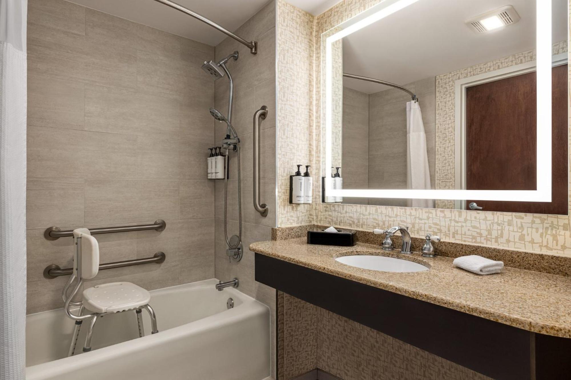 Hotel Crowne Plaza By Ihg 4*