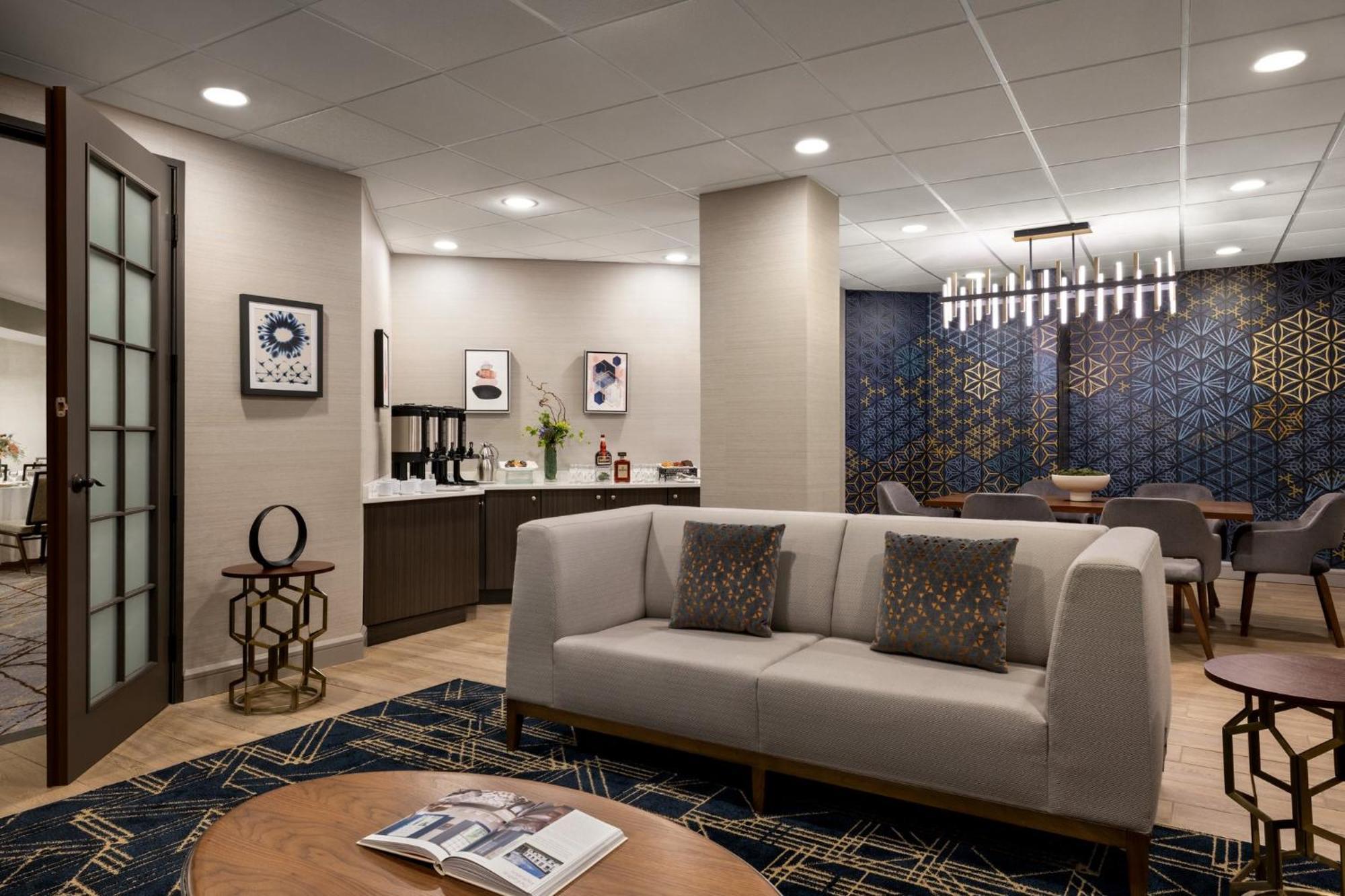 Crowne Plaza By Ihg Hotel