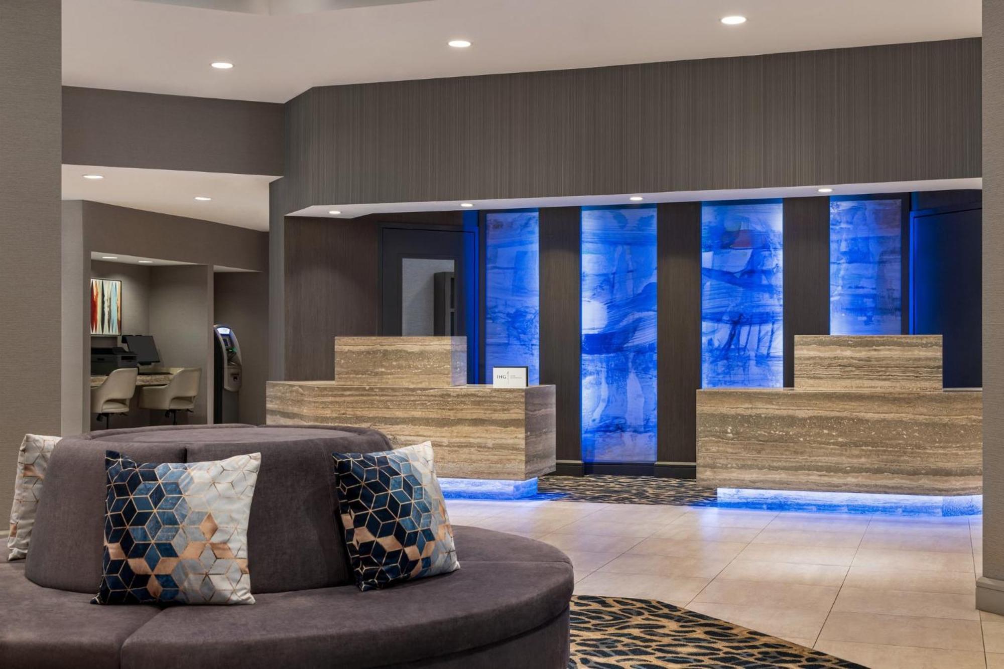 Hotel Crowne Plaza By Ihg 4*